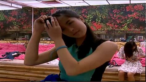 Kinantot ng Matulin si Jasmine sa Harap ng Salamin.